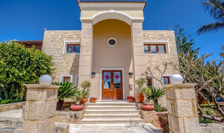 Polyclinic Vittorakis Platanias Crete front enterance